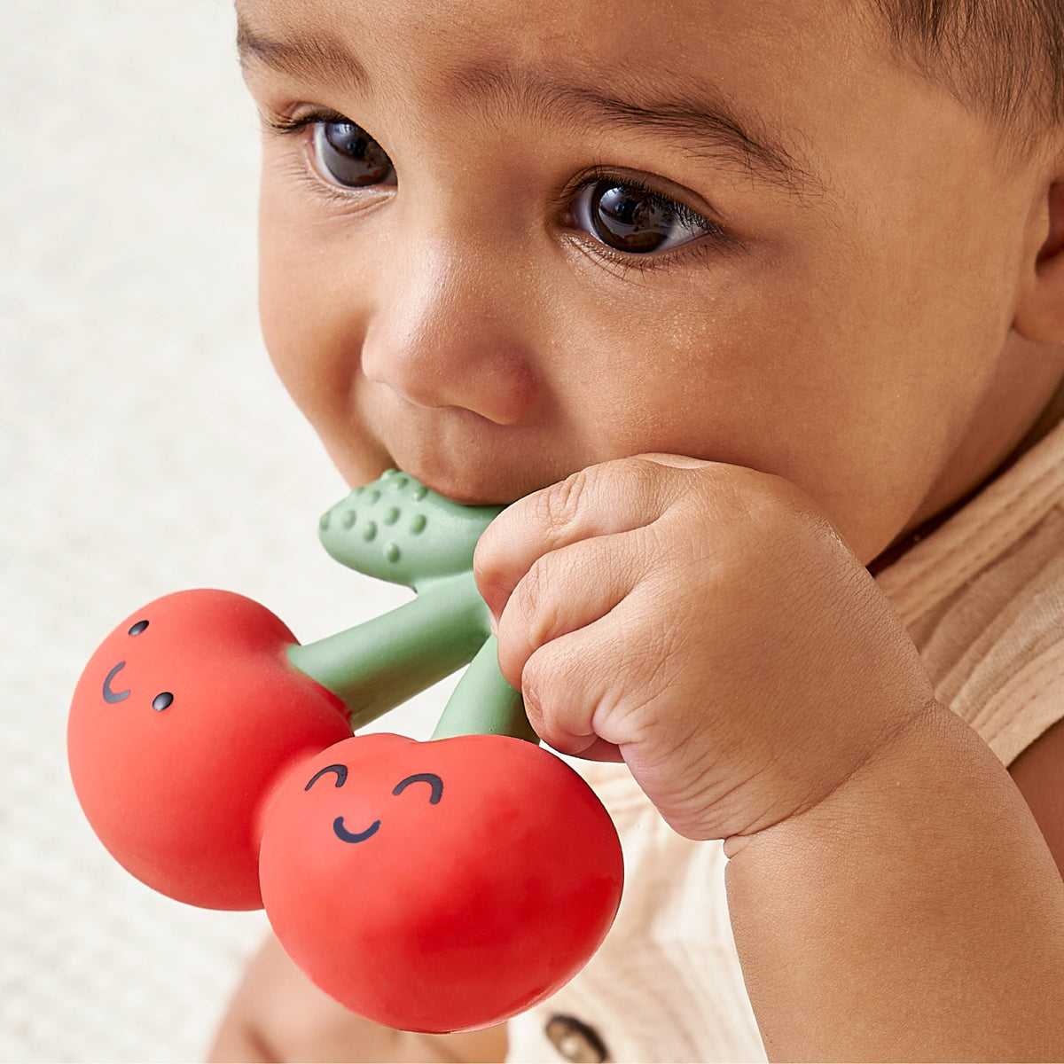 Itzy Ritzy - Comfort Crew™ Cherries - Baby Dill