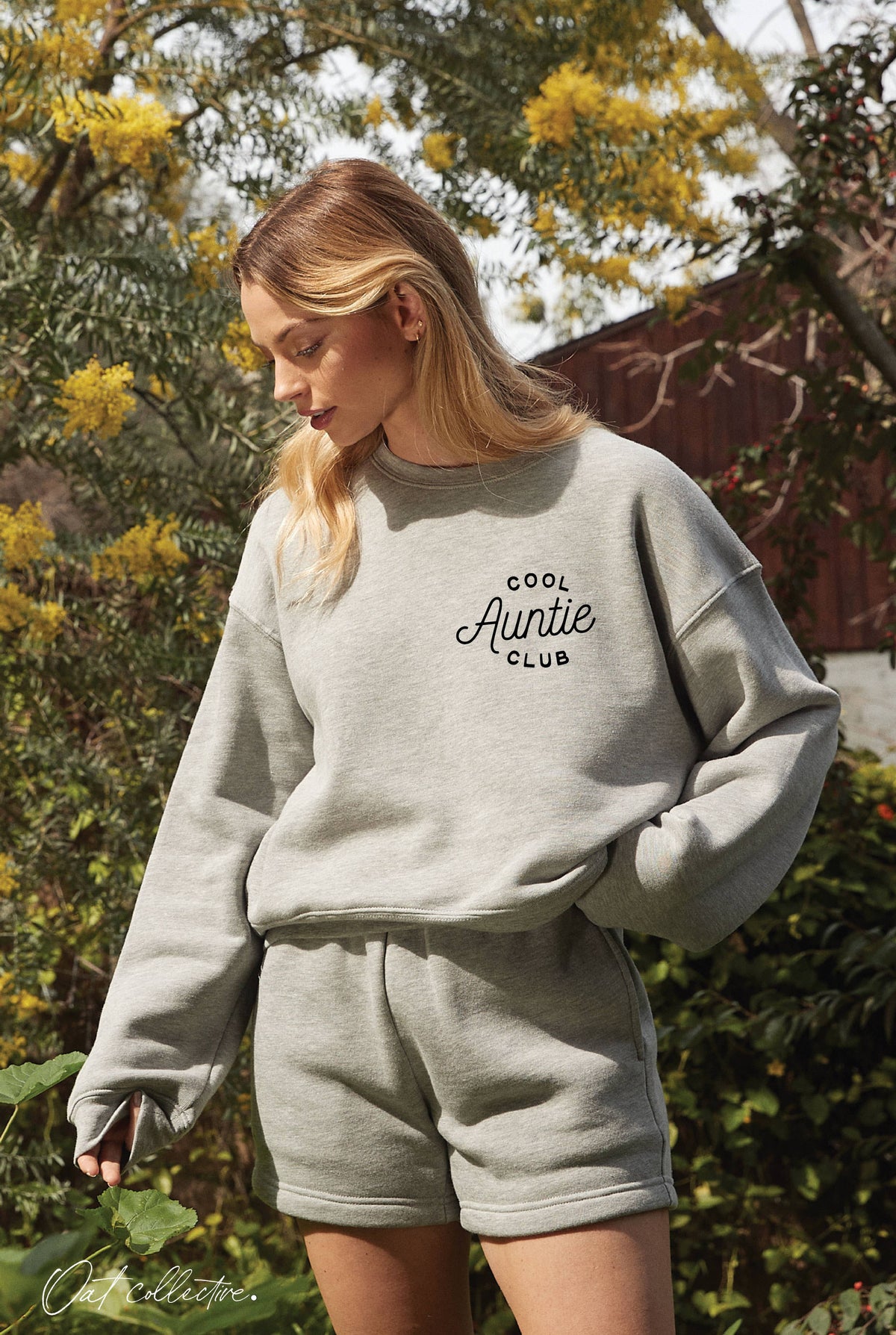 COOL AUNTIE CLUB Mid Graphic Sweatshirt