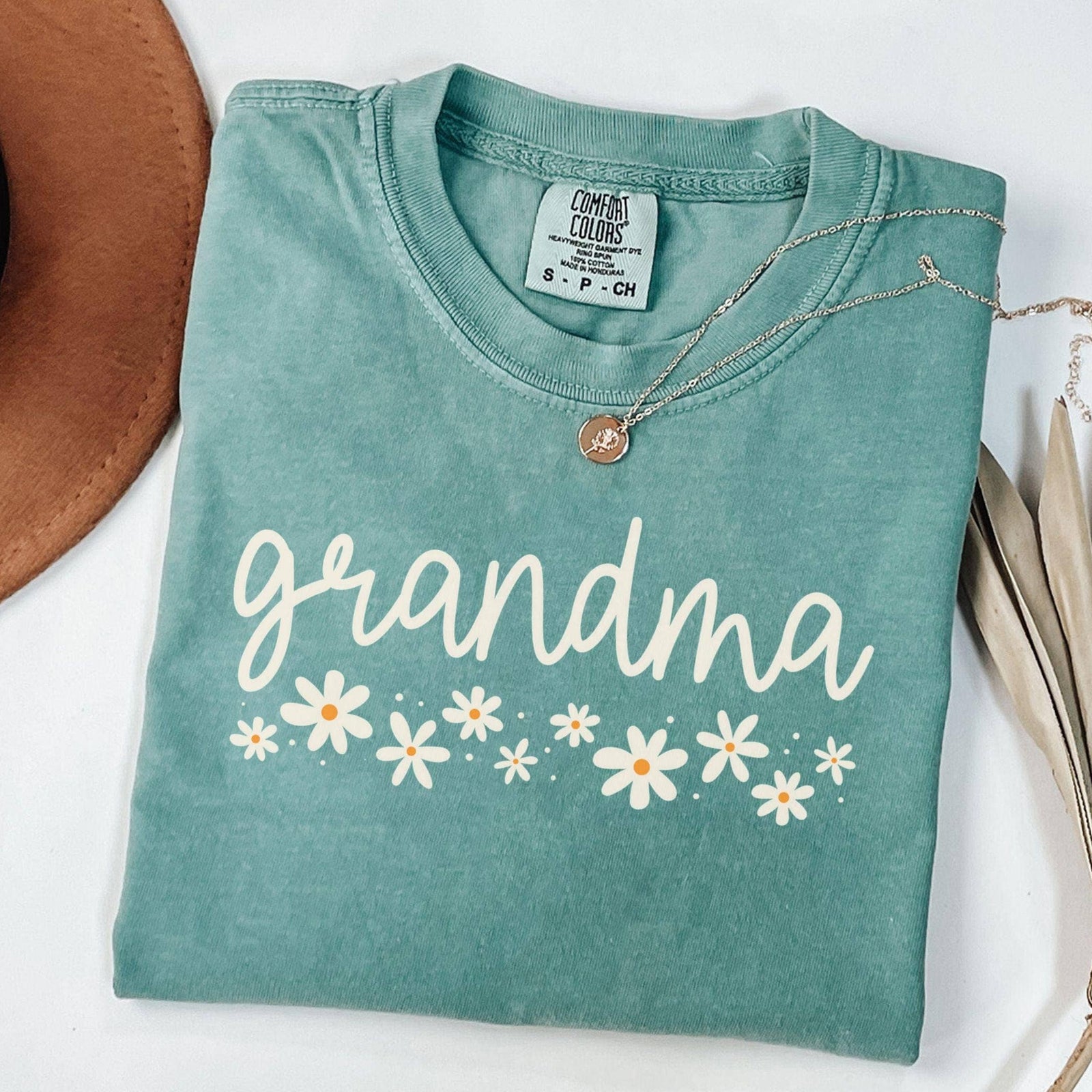 Glaime - Comfort Colors Grandma Shirt, Daisy Grandma Sweater - Baby Dill
